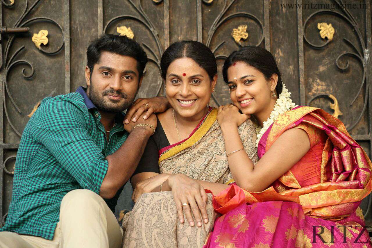 மறைந்திருந்து பார்க்கும் மர்மமென்ன -துருவா, சரண்யா,அஞ்சனா (6)